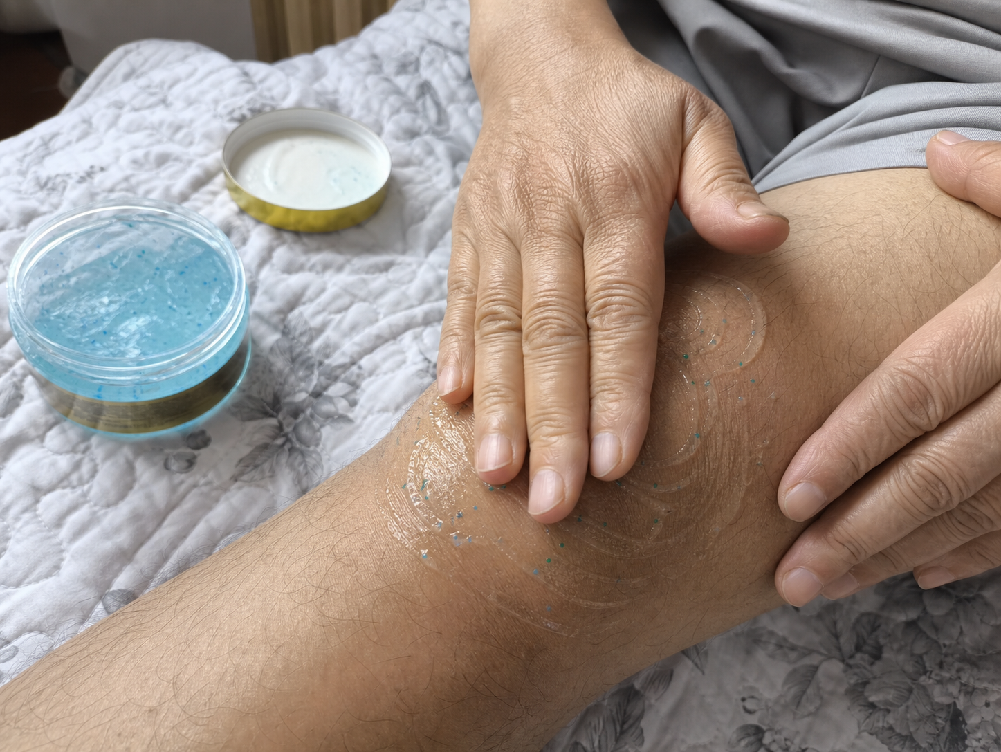 Massage Moveno gently into the skin using circular motions